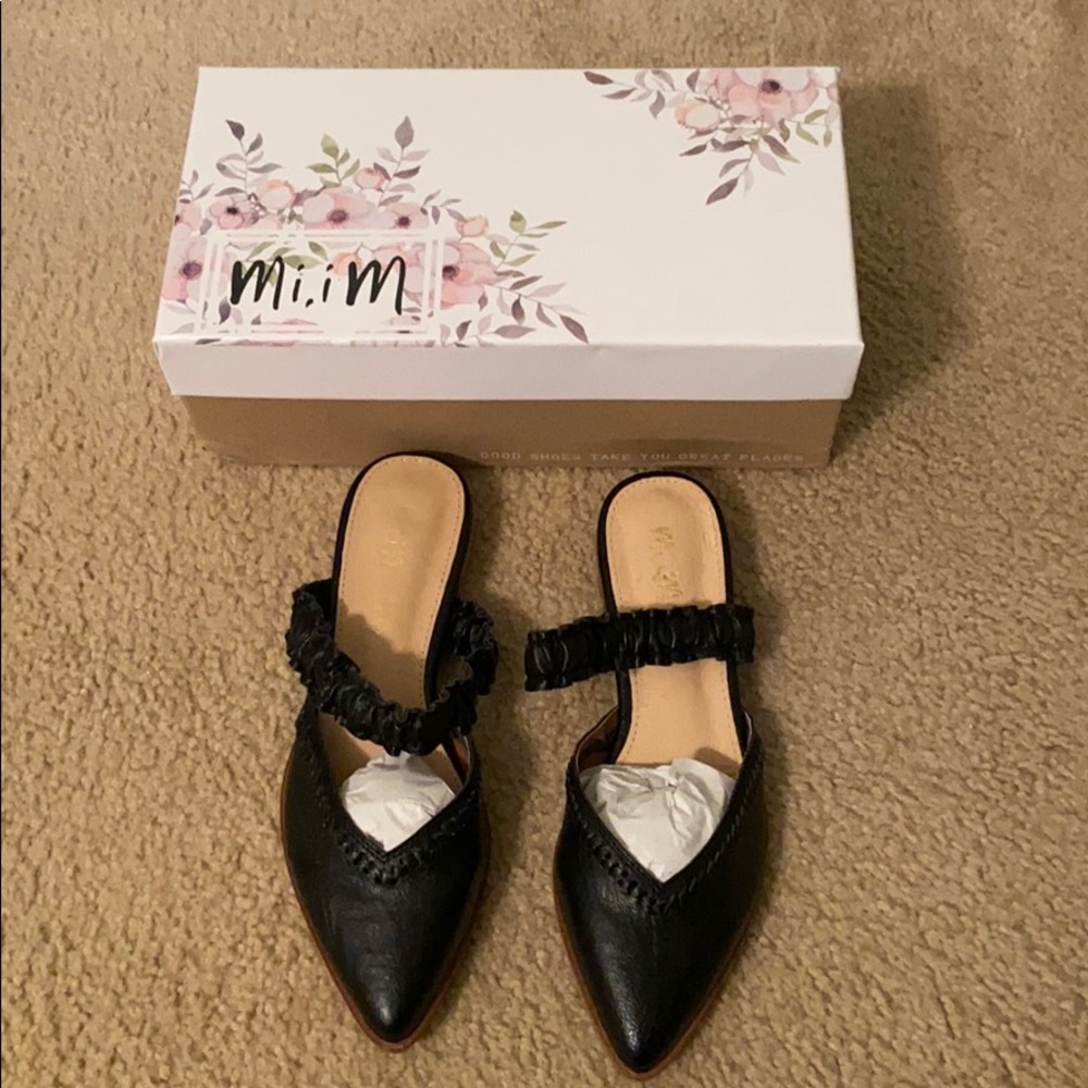 Black Flats - Picture 2 of 7